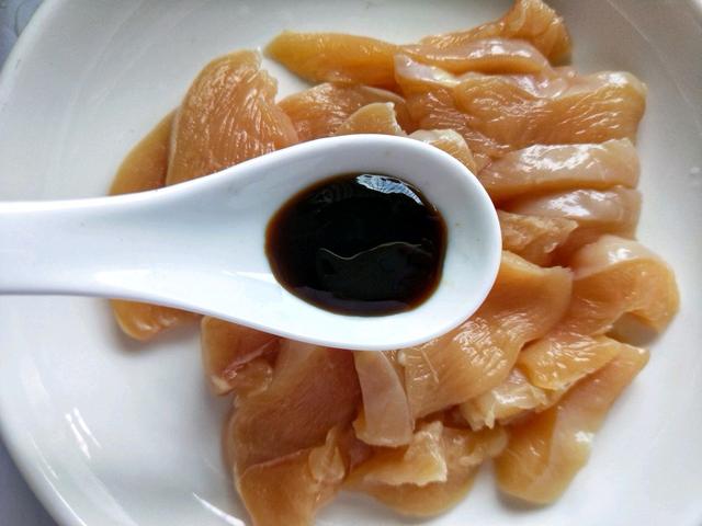 超简单香煎鸡胸肉正宗做法，好吃不胖的低脂鸡胸肉