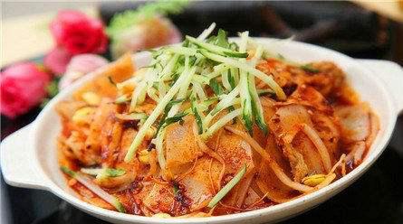 擀面皮的香料配方，一碗色香味俱全的擀面皮