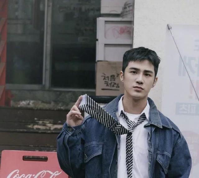 姜潮自曝微博9连拍，姜潮和麦迪娜竟然结婚了