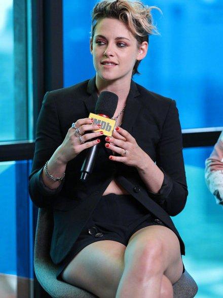 暮光之城男二剧照，暮光之城男女主红毯相遇