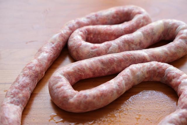 肉肠怎么做好吃，在家做脆皮肉肠的做法（孩子吃了身体壮）