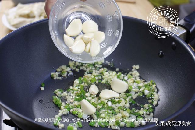 扒皮鱼正宗做法，美味香酥的油煎剥皮鱼