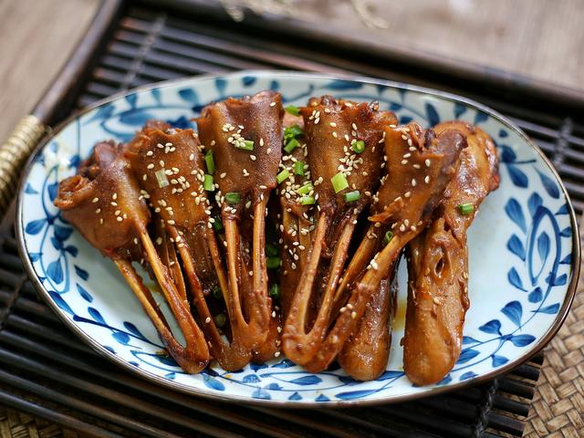 鸭头怎么弄比较好吃，鸭头自从学会这做法