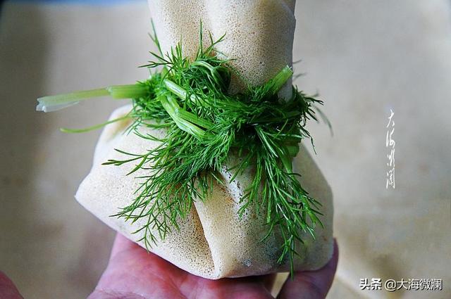 荠菜香菇素馅做法，遇到这菜别手软