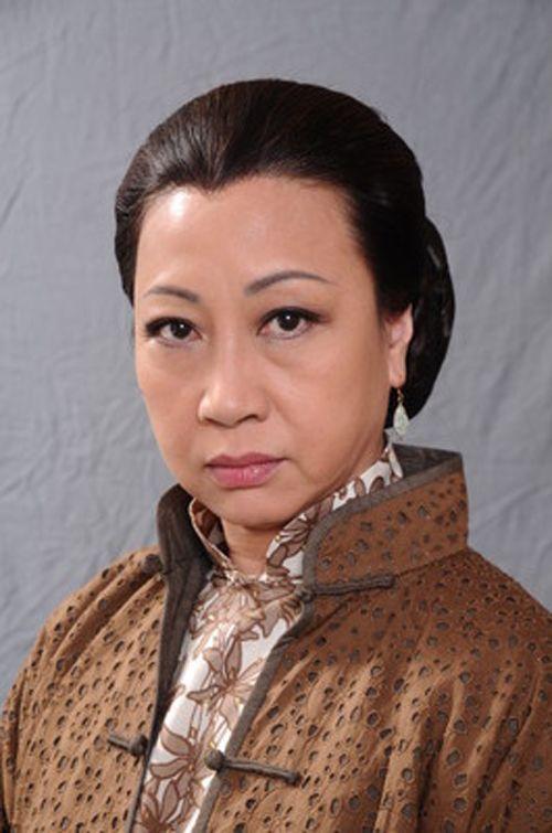 包租婆元秋又拍新电影了，周星驰《功夫》里的包租婆元秋