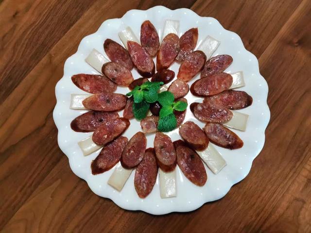 四川腊肠的吃法，四川正宗麻辣腊肠的家常做法（川味腊肠不要直接下锅炒）