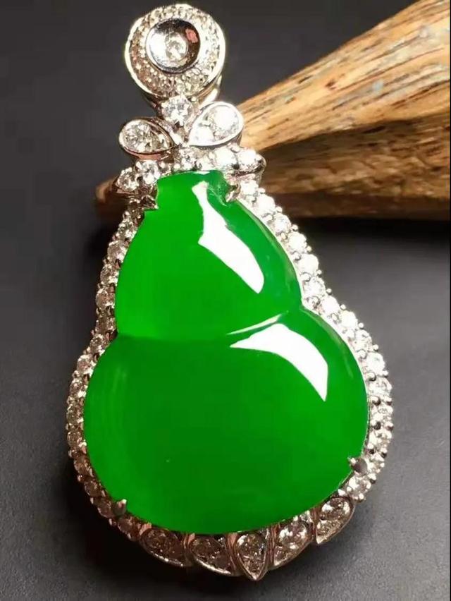 翡翠的种水八个等级哪个好，翡翠种水等级从高到低怎么区分