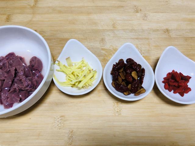 猪腰子怎么切腰花，怎么切猪腰花和做腰花汤（味道不输餐馆大厨）