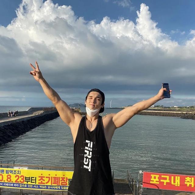 盘点动漫黑发帅哥，海贼王：成功变帅的4个男人