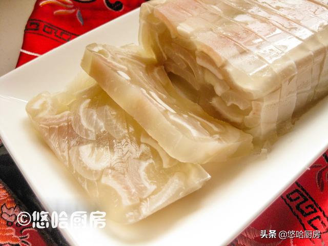 肉皮冻怎么做好吃又透亮，焯水后直接煮就错了