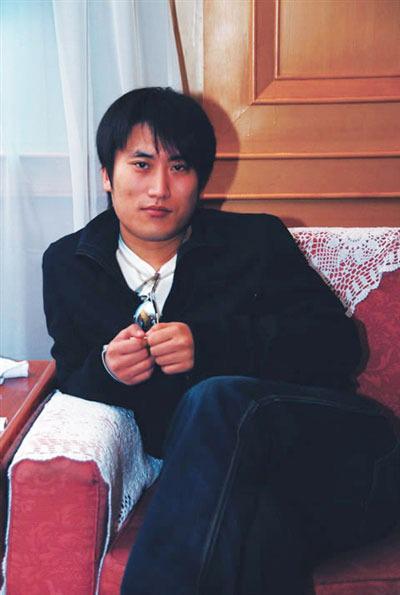 赵玉田扮演者吴云飞的老婆是谁，父亲是赵本山兄弟
