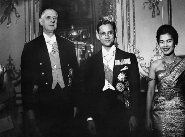 泰国拉玛九世功绩，从傀儡到在泰国“封神”