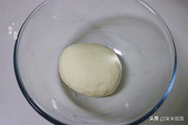 韭菜盒子制作方法，韭菜盒子怎么做出来又软又香（北疆食堂丨兵哥哥教你做韭菜盒子）
