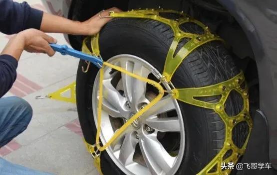 汽车轮胎防滑链有哪些型号，车轮防滑链是钢条的好还是皮质的好
