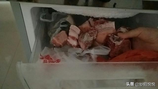 猪肉解冻最快的方法，怎样解冻猪肉时间短速度快（10分钟快速解冻猪肉的方法）