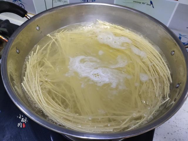 武汉热干面的做法，正宗武汉热干面酱料做法（街边5块钱一碗的热干面）