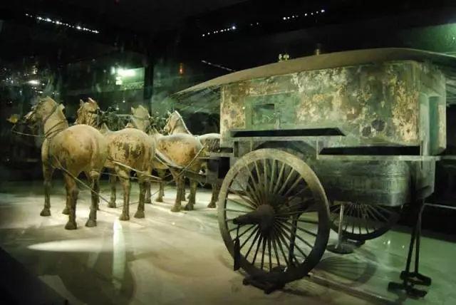 历史上秦始皇的姓氏，秦始皇到底姓什么