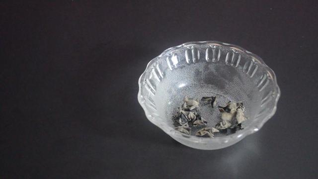 木耳的正确泡法，正确泡发木耳的方法（木耳切记不要用清水泡）