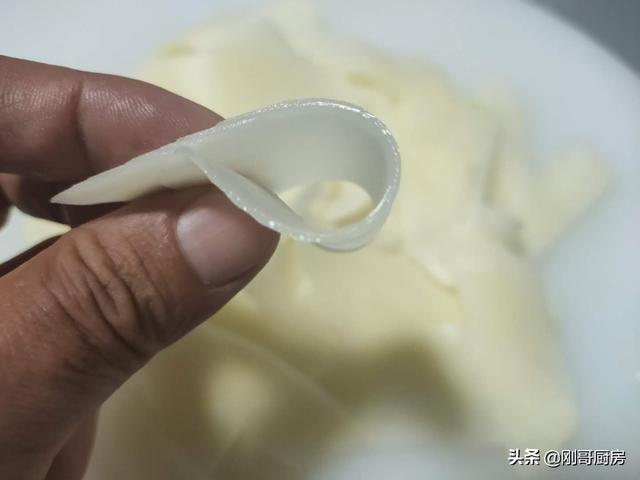 炸薯片的家常做法，家常炸薯片最简单做法（教你在家炸薯片）