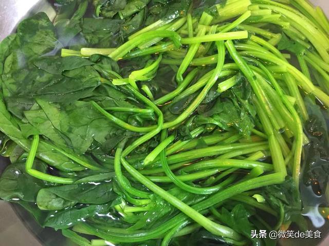 炒菠菜要焯水吗，怎样炒菠菜菠菜炒之前需要焯水吗（4种蔬菜炒之前必须“焯水”）