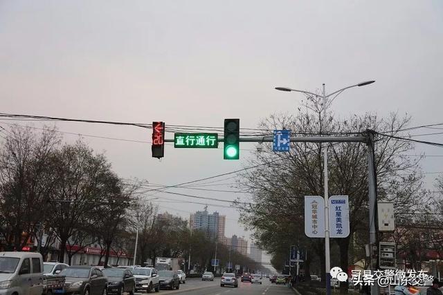 直行车道和单行路标志怎么区分，直行待行区怎么走