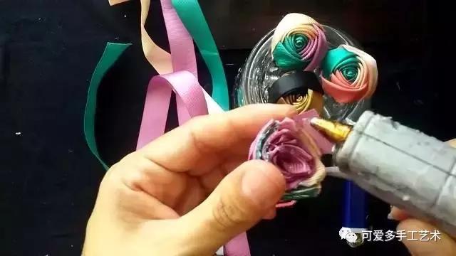 三色丝带玫瑰花朵做法大全，浪漫酷炫的三色丝带玫瑰