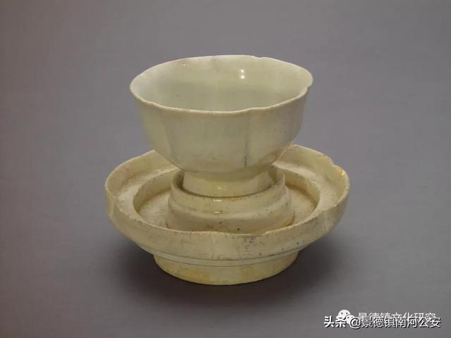 白瓷起源于什么时候的瓷器，瓷器釉彩的品种及其起源