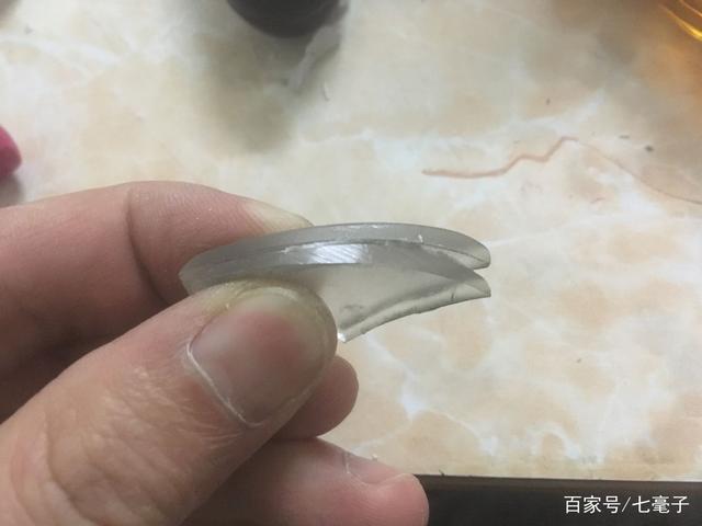 吹风机怎么拆开，自己动手拆卸电吹风（家用电吹风拆卸图解）