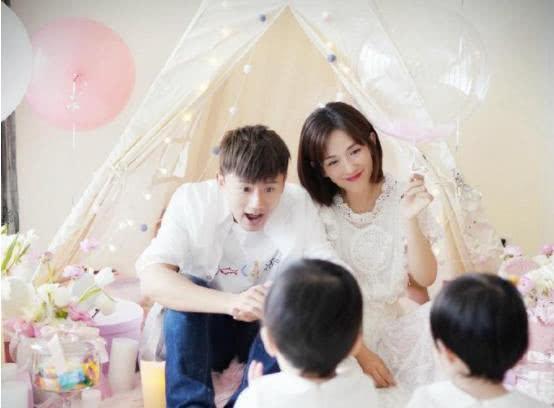 刘烨谢娜分别的缘由，刘烨在节目中送谢娜9999朵玫瑰