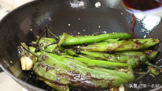 虎皮辣椒怎么做，虎皮辣椒的简易做法