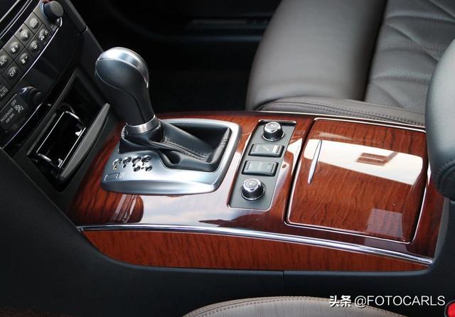 英菲尼迪fx 50试驾，英菲尼迪FX50V8最帅的轿跑SUV