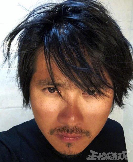 韩寒简介资料，韩寒的彪悍的游戏人生