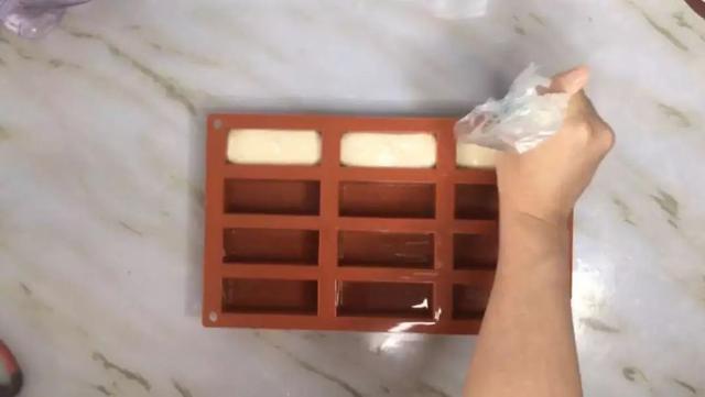 冰淇淋蛋糕图片，最简单又好吃的冰淇淋蛋糕