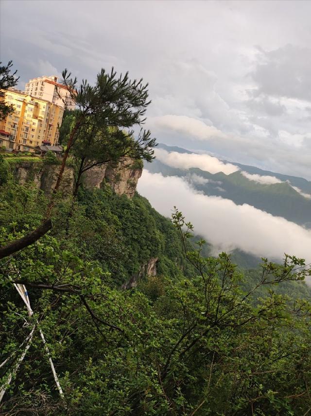 电气化铁路风景，绿巨人高原飞驰丨100秒看西藏拉林铁路沿途美景