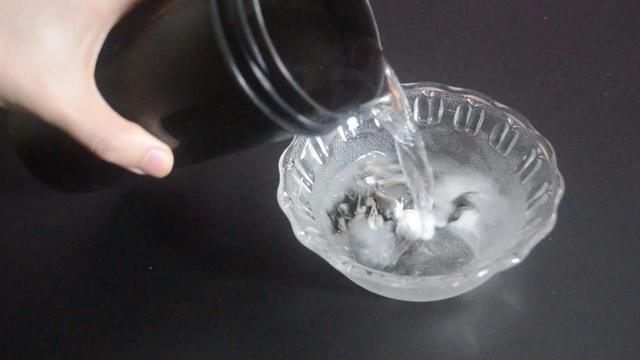 木耳的正确泡法，正确泡发木耳的方法（木耳切记不要用清水泡）