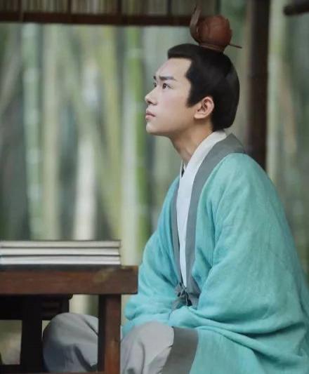 易烊千玺电视剧，易烊千玺出演过的电视剧以及年份（易烊千玺个人票房破40亿）