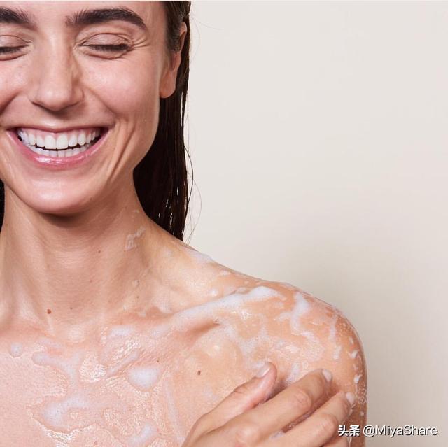 兰蔻粉水适合多大年龄，兰蔻粉水是保湿利器or致痘雷品（兰蔻粉水好不好适合多大年龄用）