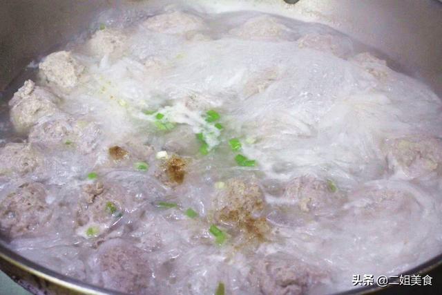 如何汆胡萝卜羊肉丸子，做萝卜汆羊肉丸子