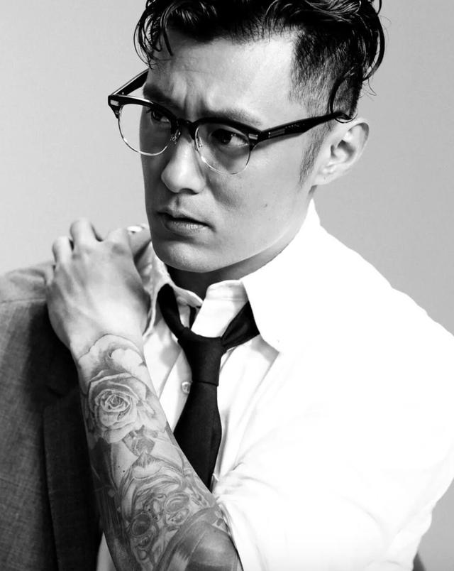 彭于晏的卧蚕是怎么练的，彭于晏这个看着成熟内心童真的人你喜欢么