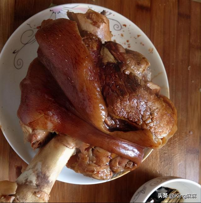 猪肘子前肘好还是后肘好，肘子买前肘还是后肘