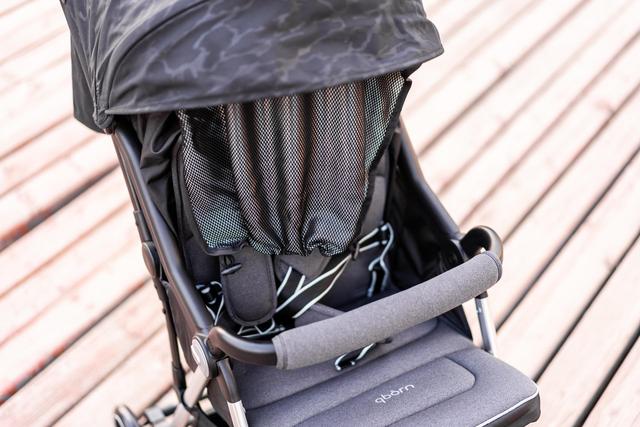 quinny婴儿推车折叠，这是给宝宝的第一辆座驾