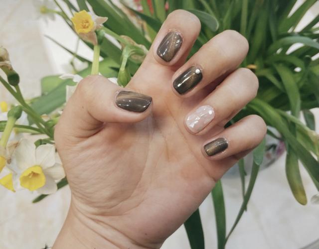 自然的猫眼美甲，超闪的猫眼美甲，美爆了！