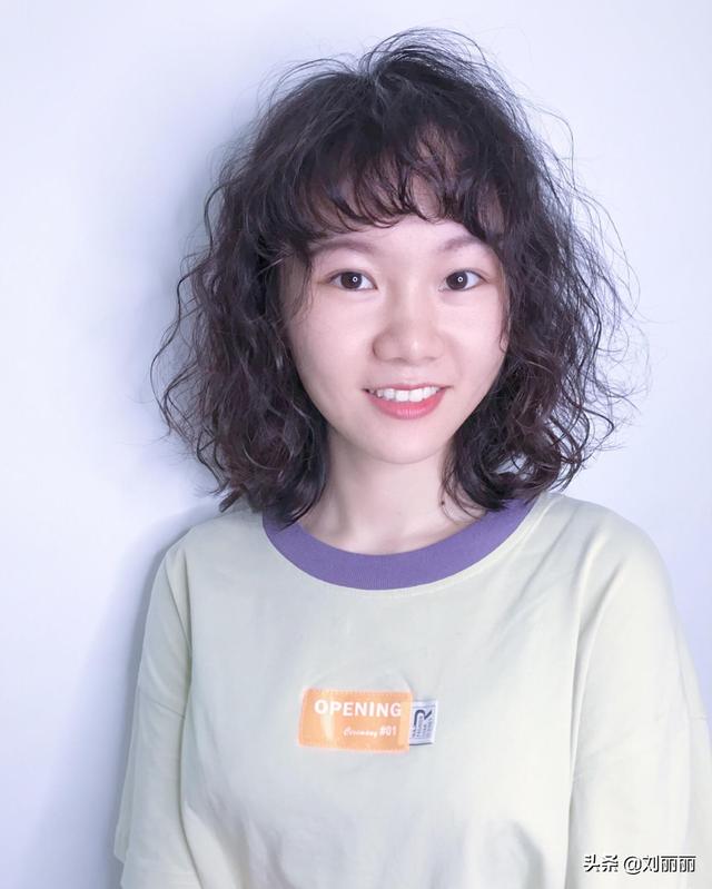 春节适合什么发型简单又好看，过年别再烫“奶奶卷”