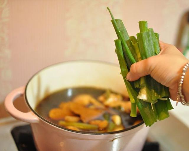 鸡腿的卤制方法，简单又好吃的卤鸡腿做法（这样卤着吃的鸡腿）