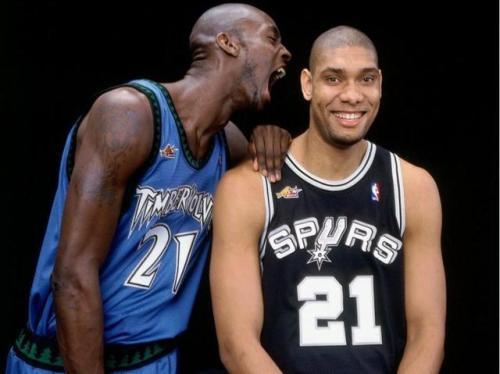 詹姆斯几号球衣，乔丹詹姆斯球衣是几号（名记曝詹姆斯将更换球衣号码）