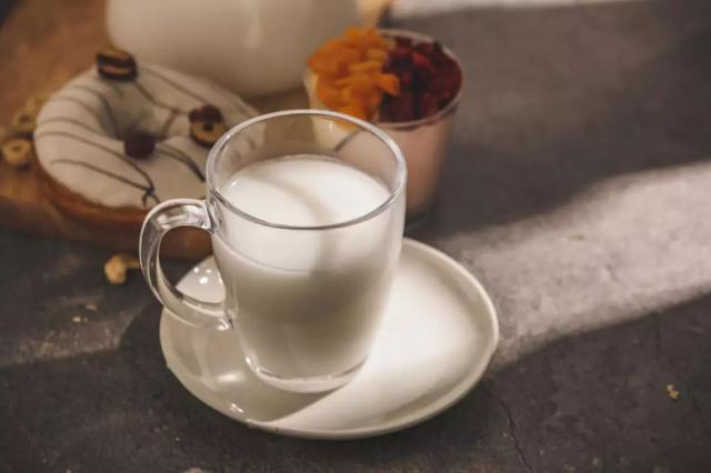 羊奶的食疗功效你知道多少，纯羊奶营养功效