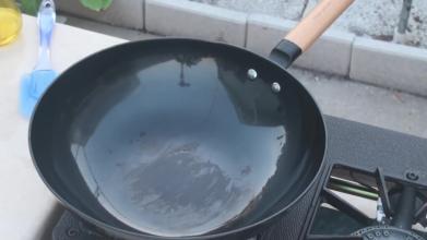 不粘锅炒菜是否对人体有害，“不粘锅”被央视曝光