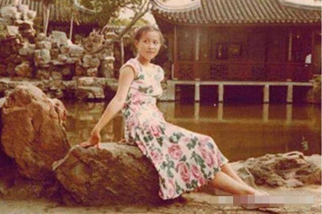 早期港圈女神：向太顏值不輸關之琳，劉嘉玲站在藍潔瑛身邊太尷尬 娛樂八卦吃瓜 第3张