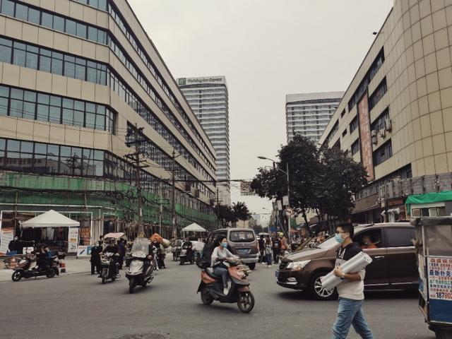 成都荷花池批发市场，成都荷花池批发市场营业吗