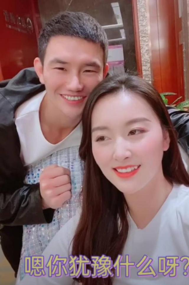 嘎子哥老婆近照曝光，某明星炫富炫美妻炫绯闻